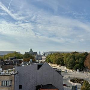 Mérode: penthouse de standing: 2 terrasses, vues, 2 parkings