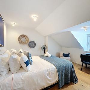Mérode: penthouse de standing: 2 terrasses, vues, 2 parkings