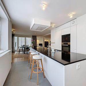 Mérode: penthouse de standing: 2 terrasses, vues, 2 parkings