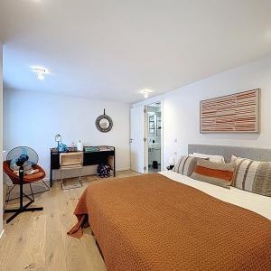 Mérode: penthouse de standing: 2 terrasses, vues, 2 parkings