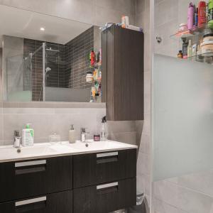 Châtelain : duplex penthouse 100m²  2 ch + terrasse, poss pk