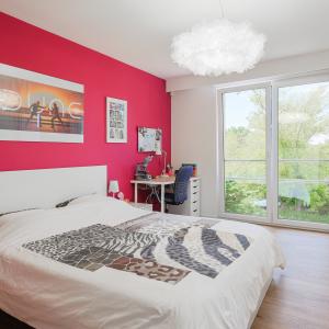Villa contemporaine sur terrain de ± 27 ares avec piscine