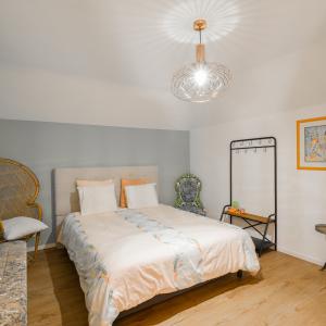 Villa contemporaine sur terrain de ± 27 ares avec piscine