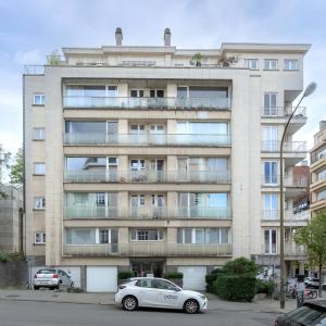 Châtelain/Tenbosch: Bel appartement 2 chambres + balcons