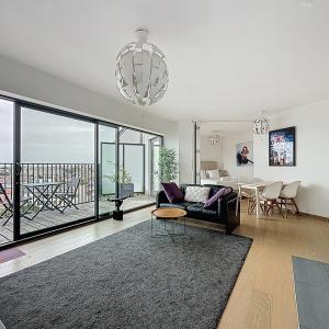 Louise/Quadrian : Superbe appartement meublé + terrasse