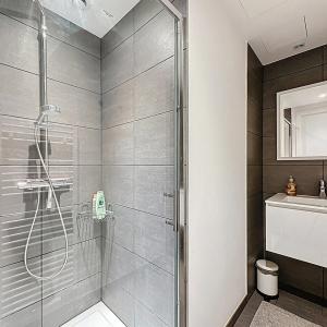 SOUS OFFRE  Louise/Châtelain: Superbe appartement + terrasse