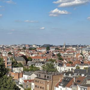 SOUS OFFRE  Louise/Châtelain: Superbe appartement + terrasse