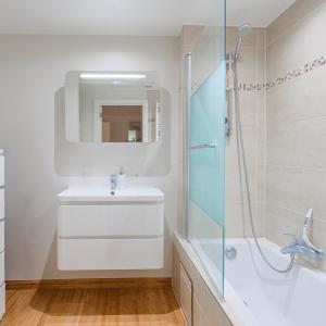 Quartier des Squares - Appartement rénové 2ch + balcon