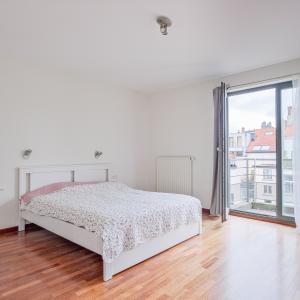 SOUS OFFRE ! Châtelain : Bel appartement 2 chambres + terrasse + parking