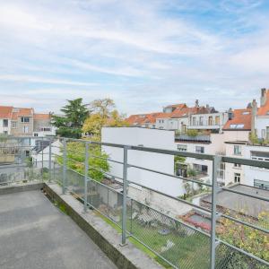 SOUS OFFRE ! Châtelain : Bel appartement 2 chambres + terrasse + parking