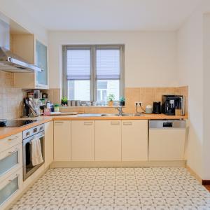 SOUS OFFRE ! Châtelain : Bel appartement 2 chambres + terrasse + parking