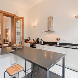 Abbaye : rdc duplex 3 chambres + cour et terrasse