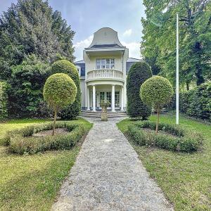 Saturne : Sublime villa avec vaste jardin + garage
