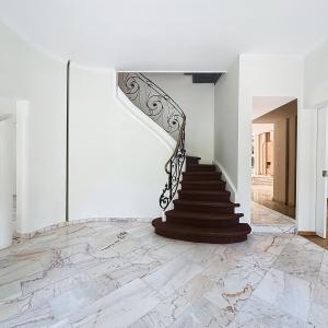 Saturne : Sublime villa avec vaste jardin + garage