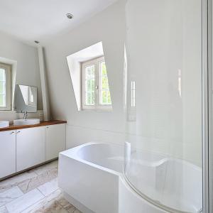 Saturne : Sublime villa avec vaste jardin + garage