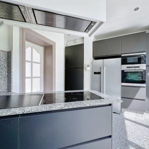 Saturne : Sublime villa avec vaste jardin + garage