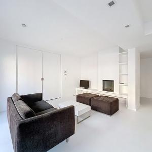 Châtelain : Bel appartement moderne et meublé + balcon