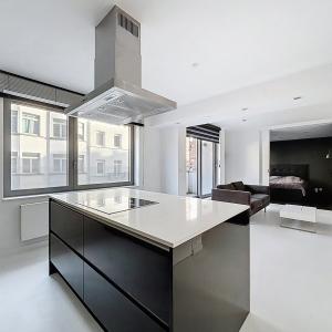 Châtelain : Bel appartement moderne et meublé + balcon