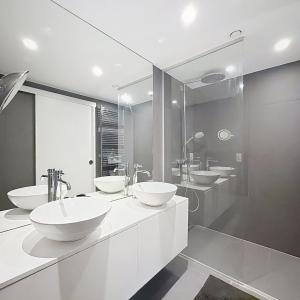 Châtelain : Bel appartement moderne et meublé + balcon