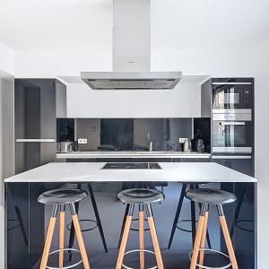 Châtelain : Bel appartement moderne et meublé + balcon