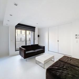 Châtelain : Bel appartement moderne et meublé + balcon