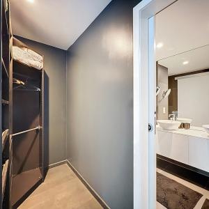 Châtelain : Bel appartement moderne et meublé + balcon