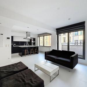 Châtelain : Bel appartement moderne et meublé + balcon