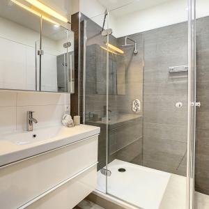 Louise/Châtelain : Bel appartement meublé + terrasse