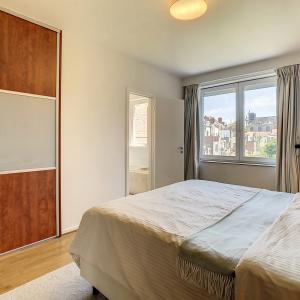 Louise/Châtelain : Bel appartement meublé + terrasse