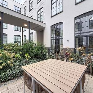 Charleroi / King Charles : Beau duplex meublé avec terrasse