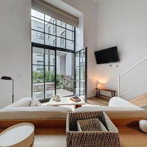 Charleroi / King Charles : Beau duplex meublé avec terrasse