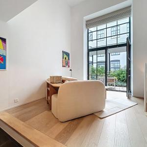 Charleroi / King Charles : Beau duplex meublé avec terrasse