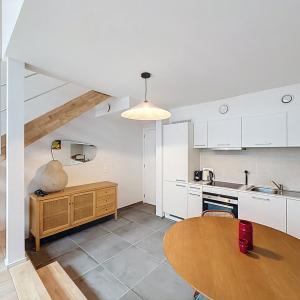 Charleroi / King Charles : Beau duplex meublé avec terrasse