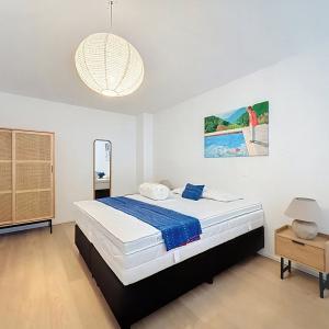 Charleroi / King Charles : Beau duplex meublé avec terrasse