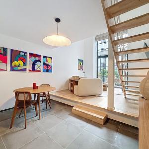 Charleroi / King Charles : Beau duplex meublé avec terrasse