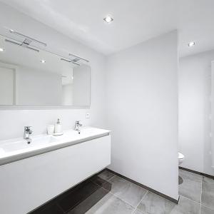 Charleroi / King Charles : Beau duplex meublé avec terrasse