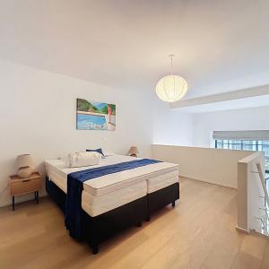 Charleroi / King Charles : Beau duplex meublé avec terrasse