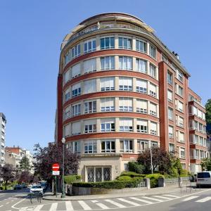 Cambre : Superbe rez de chaussée 185m² 3 ch + jardin 60m²