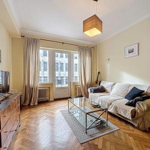 Quartier Européen : Bel appartement 2ch meublé + balcon