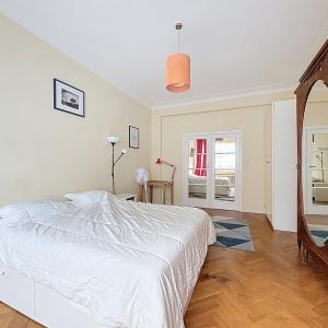 Quartier Européen : Bel appartement 2ch meublé + balcon