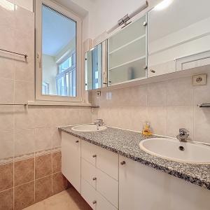 Quartier Européen : Bel appartement 2ch meublé + balcon