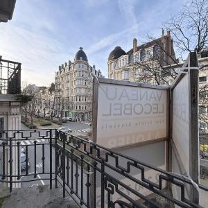 Lepoutre : Sublime triplex penthouse remis à neuf + terrasse