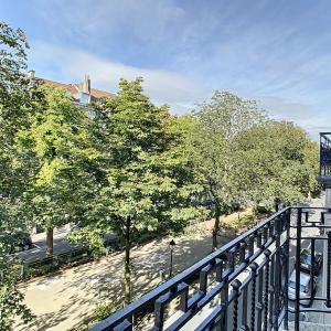 Lepoutre : Sublime triplex penthouse remis à neuf + terrasse