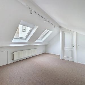 Lepoutre : Sublime triplex penthouse remis à neuf + terrasse