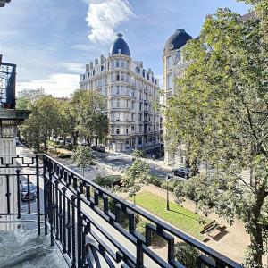 Lepoutre : Sublime triplex penthouse remis à neuf + terrasse