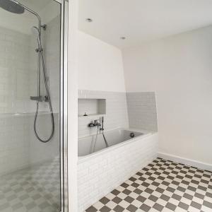 Lepoutre : Sublime triplex penthouse remis à neuf + terrasse