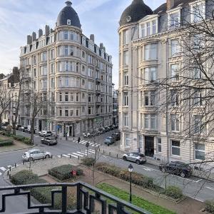 Lepoutre : Sublime triplex penthouse remis à neuf + terrasse