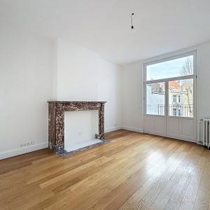 Lepoutre : Sublime triplex penthouse remis à neuf + terrasse