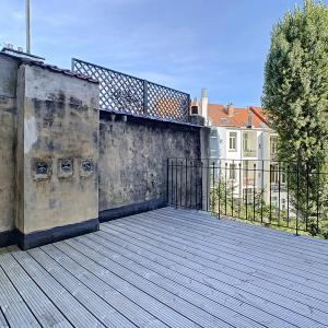 Lepoutre : Sublime triplex penthouse remis à neuf + terrasse