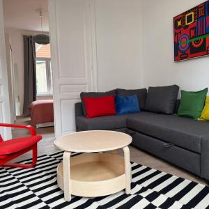 Quartier Européen: Bel appartement 1 chambre meublé, balcon